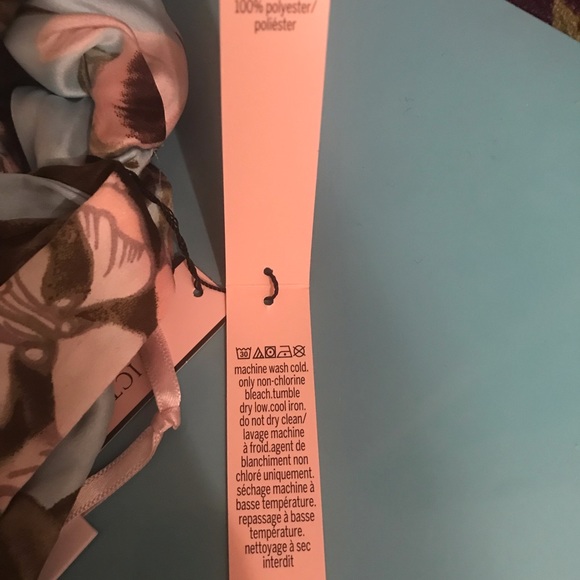 Victoria’s Secret floral tie bow scrunchie - Picture 4 of 4